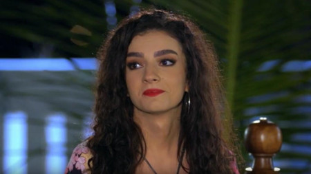 S-au dat singuri de gol Cine e bărbatul care a plecat în vacanță cu Daiana de la Insula Iubirii Dovada că sunt împreună