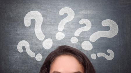 Lecția de limba română Ce înseamnă de fapt expresia azi-noapte. Mulți români folosesc greșit termenul